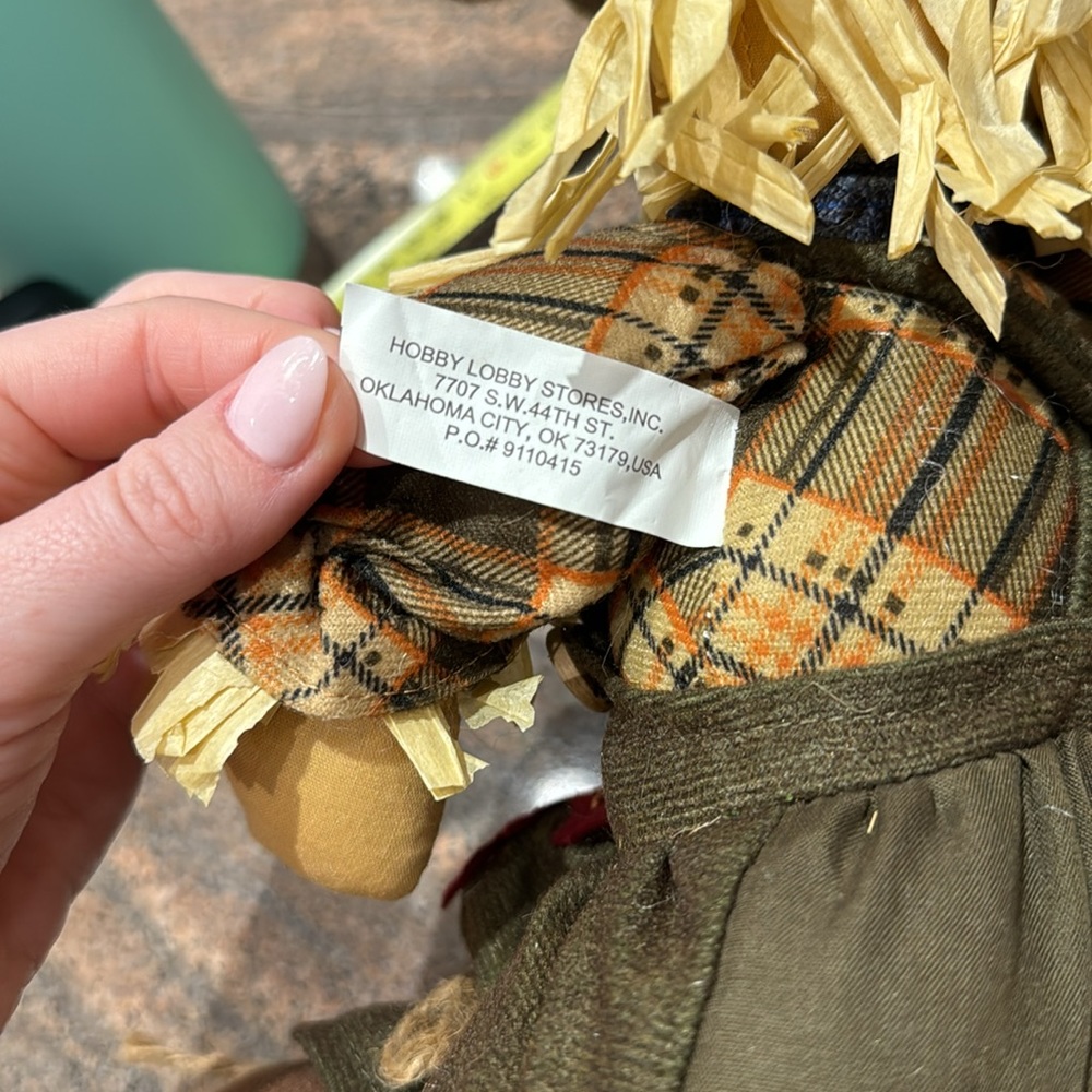 2014 Hobby Lobby Fall Scarecrow Doll NWT - Picture 8 of 8